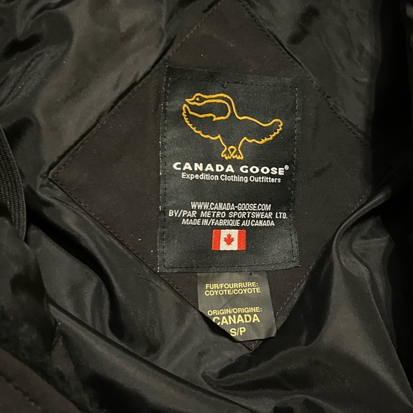 NEW HOLOGRAM TAG CANADA GOOSE SNOW MANTRA SMALL PARKA JACKET BLACK NEW W TAGS - Picture 4 of 16
